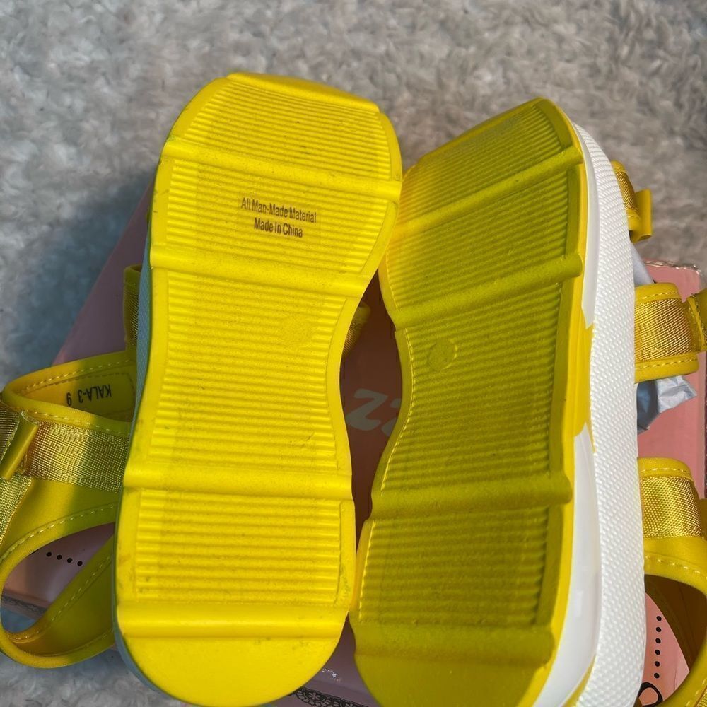 New Pazzle Kala3 yellow fabric straps and white rubber platform sandals size 9 - Picture 8 of 9